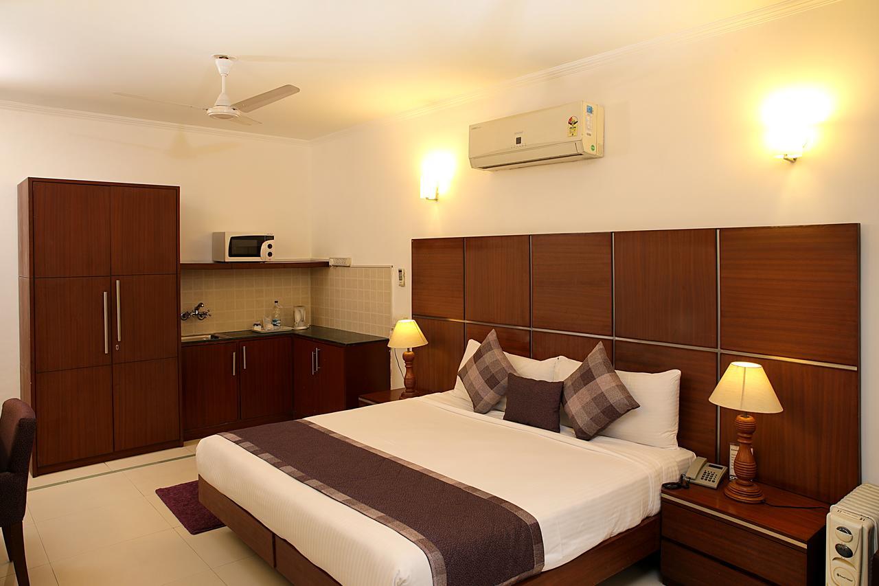 Hotel Ahuja Residency Dlf Phase 2 Gurgaon Zewnętrze zdjęcie